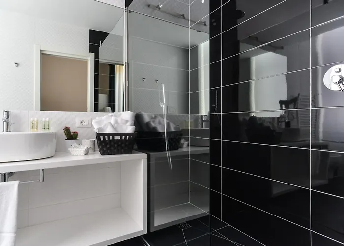 Lata Rooms